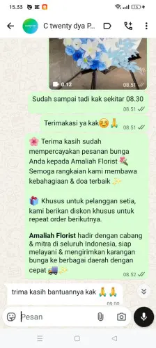 Testimonial Standing Flower poso